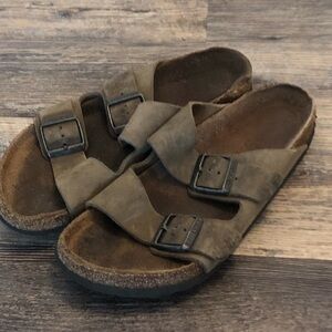 Birkenstock women’s brown leather sandals size 8